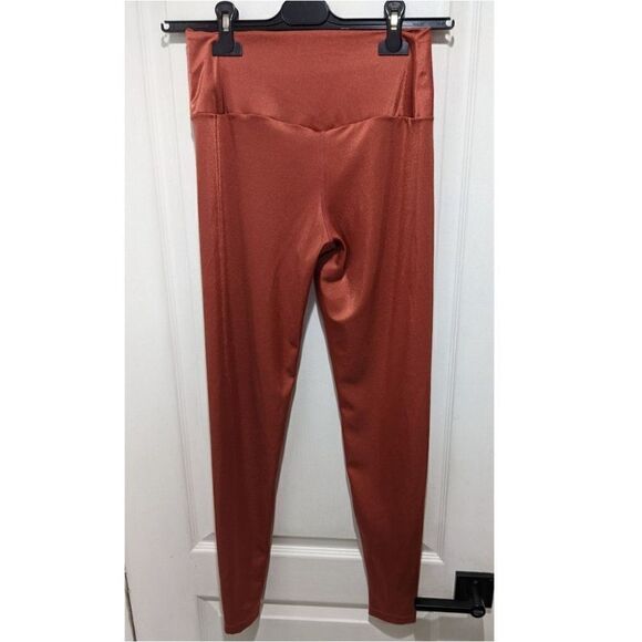 New Maaji | Marvel Legging in Bronze - Picture 6 of 11